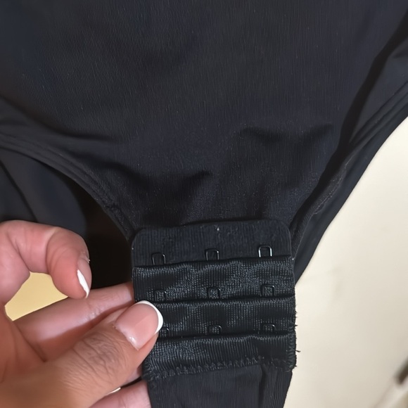 Vince Camuto Black Fitted Sleeveless Bodysuit Size L - Picture 7 of 8